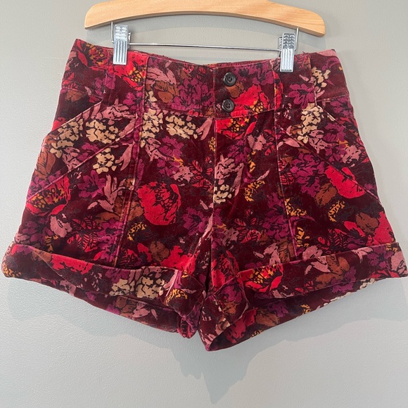 Beautiful magenta floral print velvet shorts by FOSSIL - Picture 4 of 7